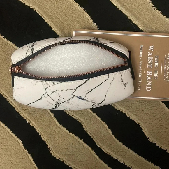 Oak & Reed Belt Bag - Picture 4 of 4